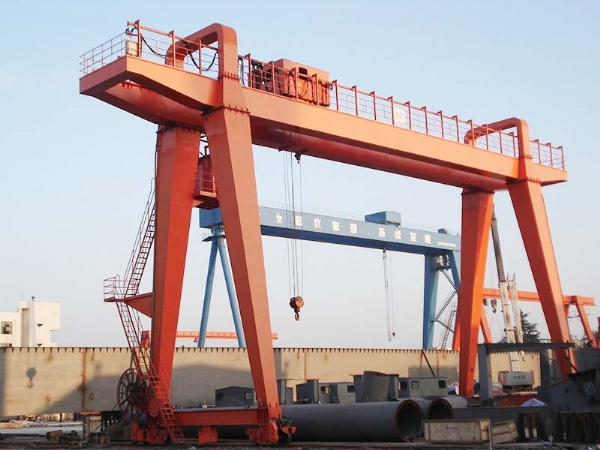 What are the daily maintenance of gantry cranes?